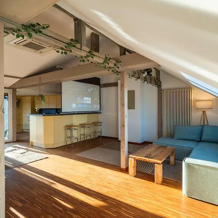 Altbau In Bahnhofsnaehe Mit Heimkino & Terrasse Appartement *