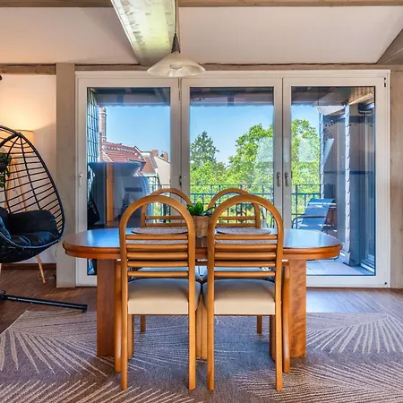 Appartement Altbau In Bahnhofsnaehe Mit Heimkino & Terrasse