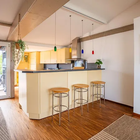 Altbau In Bahnhofsnaehe Mit Heimkino & Terrasse