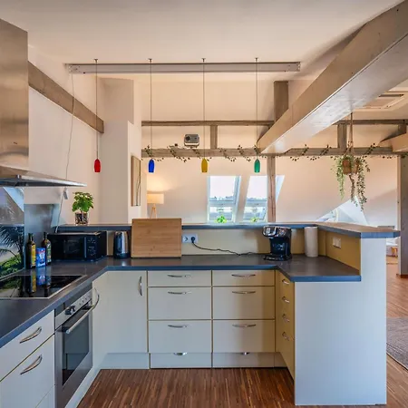 Altbau In Bahnhofsnaehe Mit Heimkino & Terrasse *